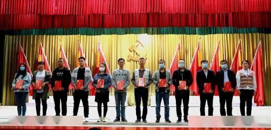 怎么忍住不给前任发信息？游戏画面